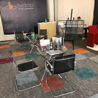 Ковровая плитка Betap Chromata Feel 16 вишневого цвета